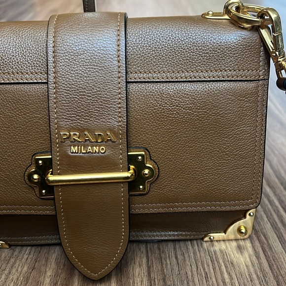 A218 - ๐ฏ % authentic Prada Cahier shoulder/crossbody bag - Picture 5 of 16